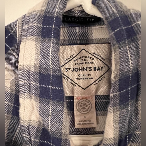 St. John’s Bay button up shirt - Picture 4 of 4